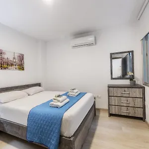 C-premium Apts 100m From And Centre Apartment